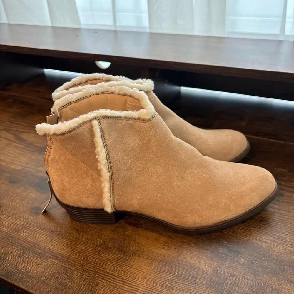 True Craft Tan Suede Ankle Booties with Cream Faux Shearling Trim